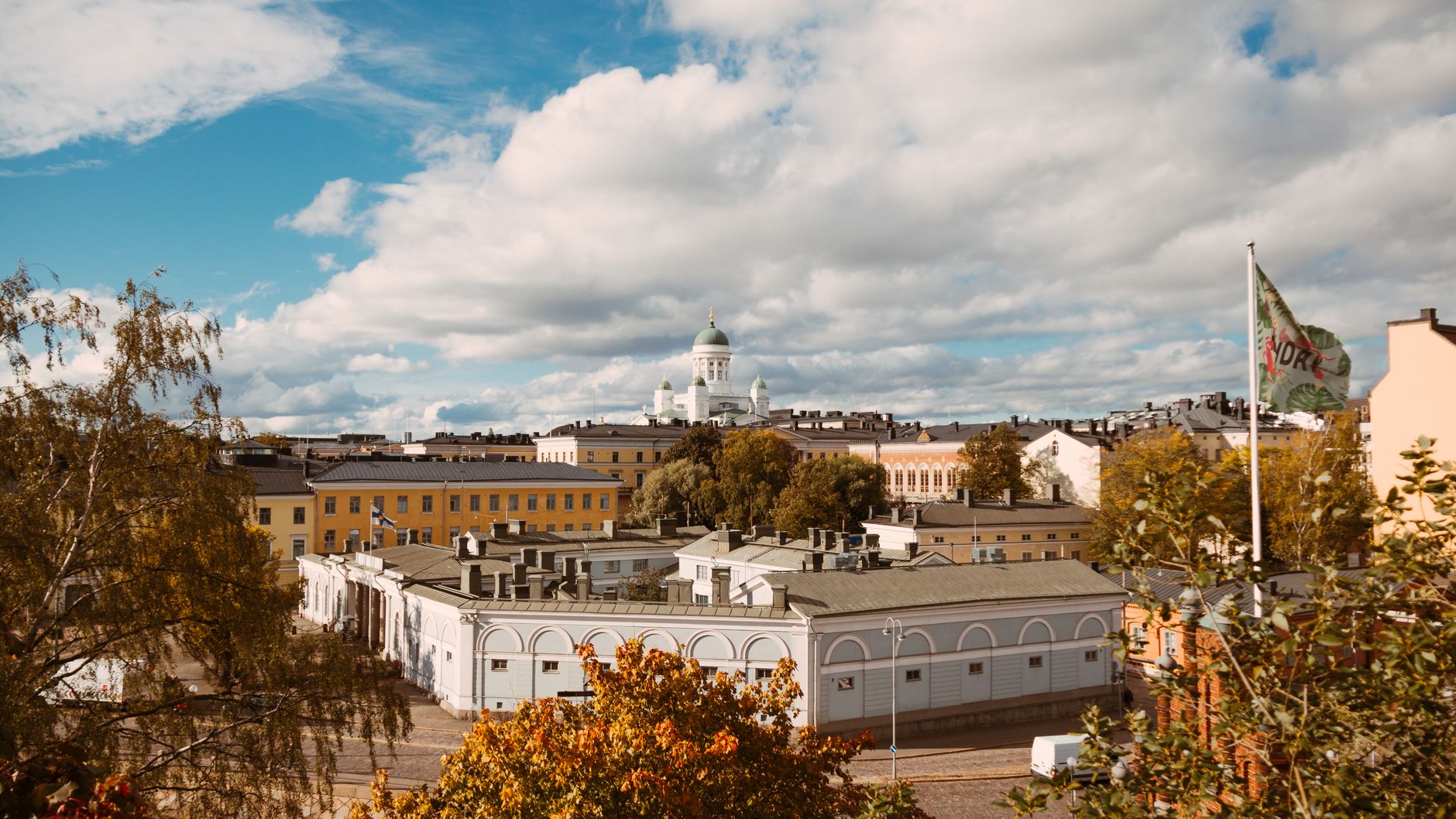 Panorama Helsinek z katedrą i zabytkową zabudową